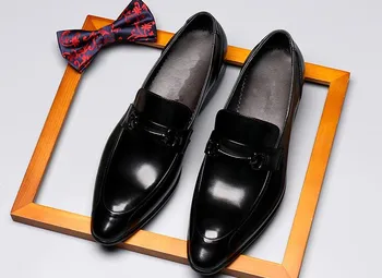  Sivri Burun Inek Deri Erkek Moda Resmi Ayakkabı 2018 Ilkbahar Yaz Erkek Tokaları Düğün Iş Balo Parti bağcıksız ayakkabı