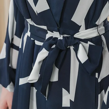  VOA Ipek Alt Beyaz Geometrik Desen Kimono Yaka Dokuz çeyrek Kollu Sarılmış Gevşek bel kemeri Tek parça Elbise Robe AE509